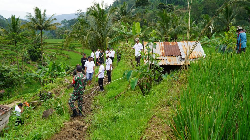 Survey Jalan Pejuang 45, Penghubung Dua Kecamatan