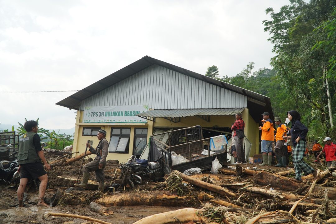 Longsor dan Banjir Bandang Terjang TPS 3R Bulakan
